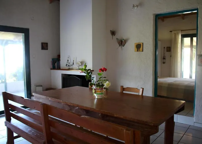 펜션 Dionisios Kástro Tornéze