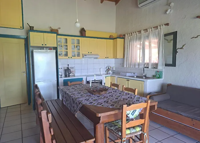 Dionisios 펜션 Kástro Tornéze